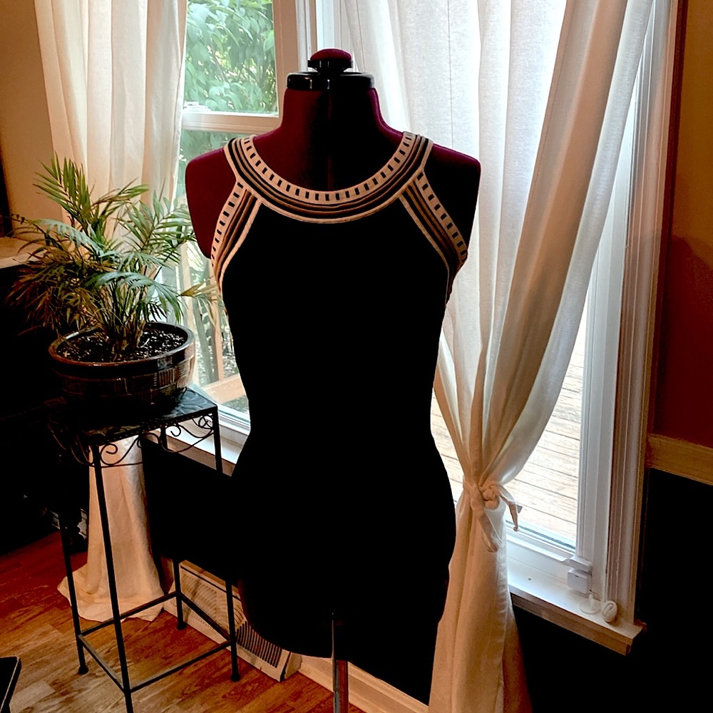 WHBM Top Women’s Medium Black with beautiful neck detailing